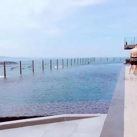 Base海景网红顶层无边泳池 双卧室套房 3* Pattaya