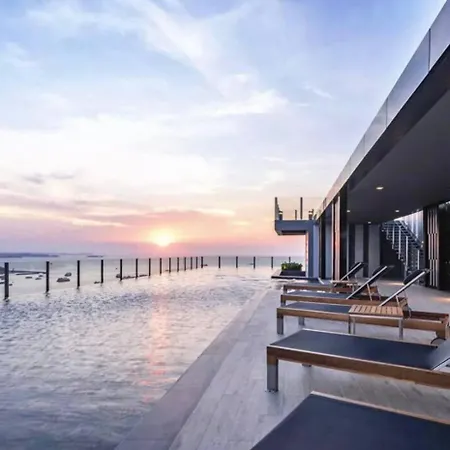 Base海景网红顶层无边泳池 双卧室套房 3* Pattaya