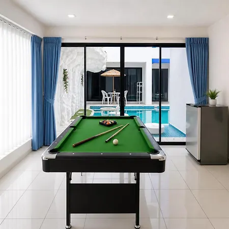 Mona Lisa Pool Pattaya
