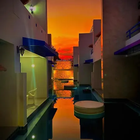 Mona Lisa Pool * Pattaya