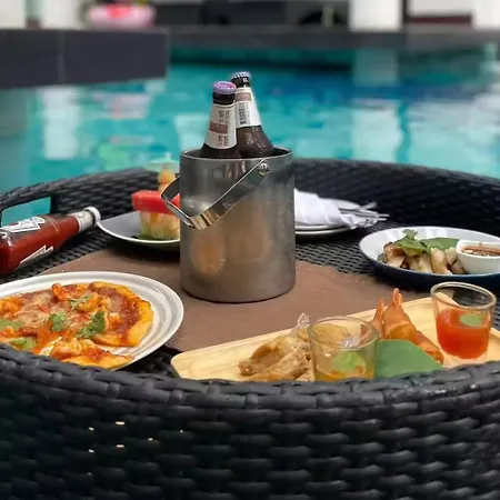 Mona Lisa Pool Pattaya