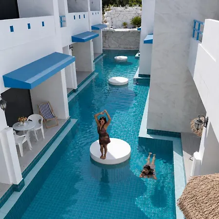 Mona Lisa Pool Pattaya