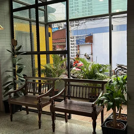18 Coins Budget Hotel 2*