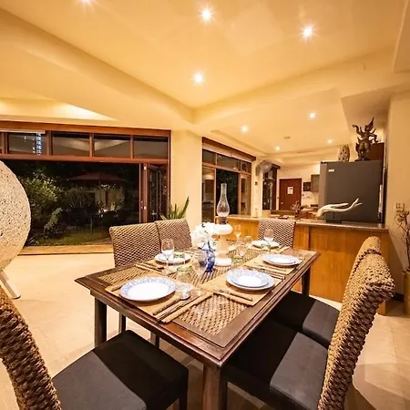 อพาร์ทเม้น Orchid House Pattaya, Totally Private Pool *