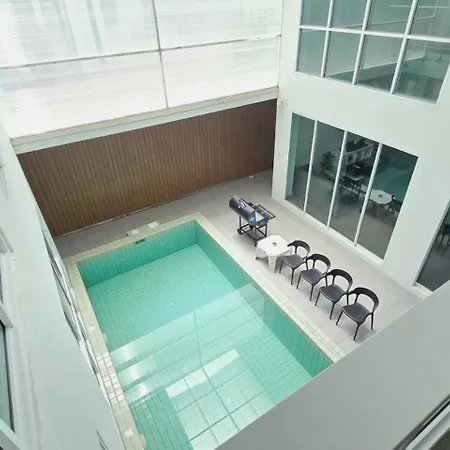 The Inn10: Pool With 9 Bedrooms Villa