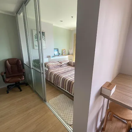 Lumpini Apartment *