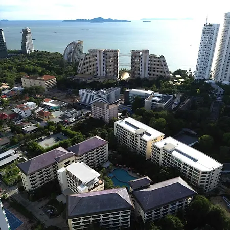 Sunday Wongamat Privacy โรงแรม 4*