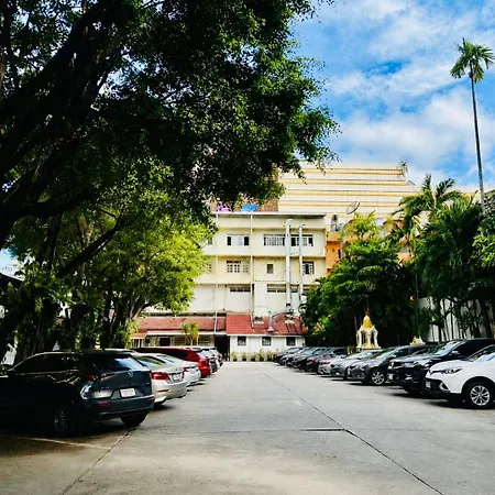 โรงแรม โกลเด้นบีชโฮเทล พัทยา 4*