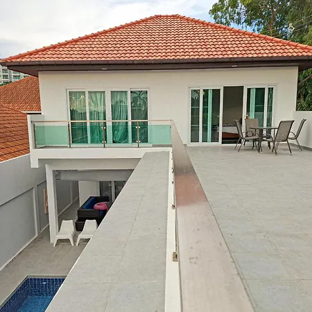 Villa At 5 Mins Walk 3bdr Pool For Groups And Family