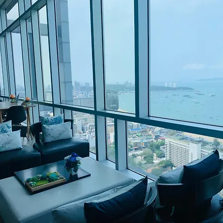 Pattaya市中心/临近海滩/无边泳池/家具齐全/24小时安保 Pattaya