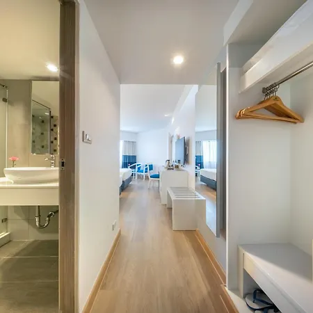 โรงแรม Jomtien Palm & - Family-friendly 5*