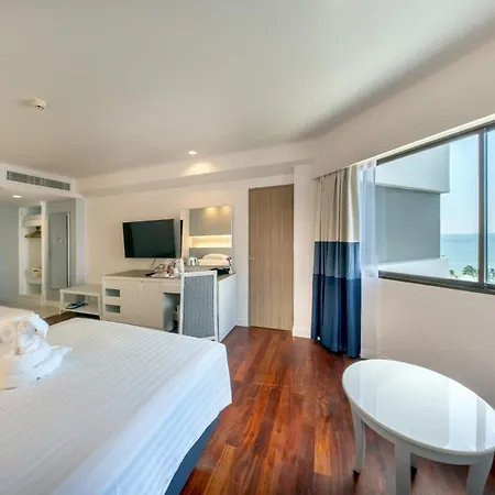 Jomtien Palm & - Family-friendly โรงแรม Pattaya