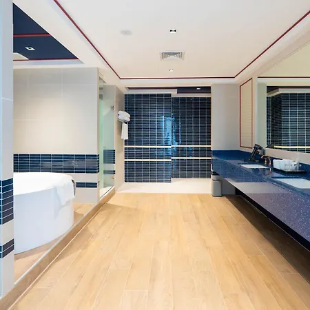 The Cruise โรงแรม