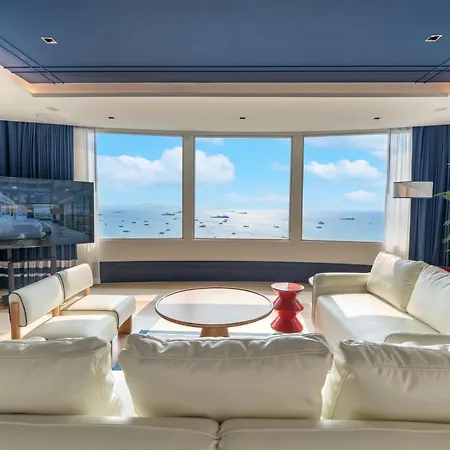 The Cruise โรงแรม 4*