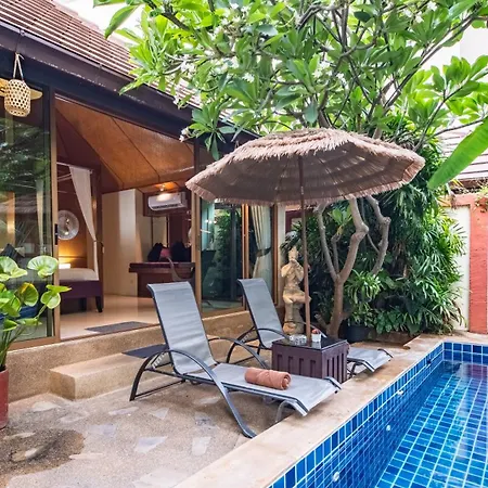 I, Totally Private Pool อพาร์ทเม้น