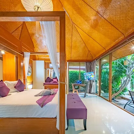 I, Totally Private Pool อพาร์ทเม้น