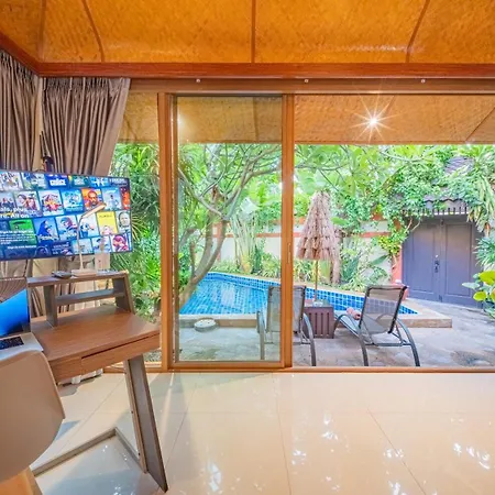 I, Totally Private Pool อพาร์ทเม้น