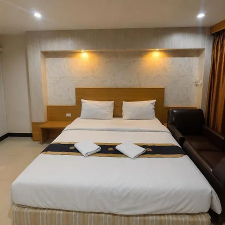 The Esse โรงแรม