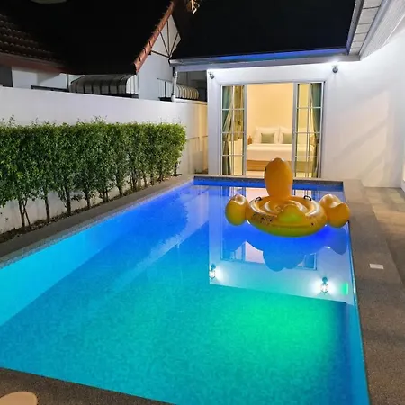 Luxury Pool Center C3- 3 Bedroom * Pattaya