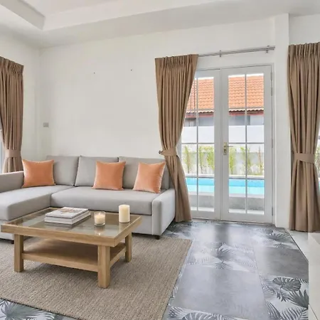 Luxury Pool Center C3- 3 Bedroom *
