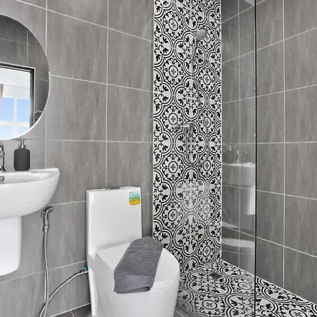 Luxury Pool Center C3- 3 Bedroom *