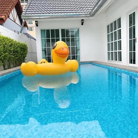 Luxury Pool Center C3- 3 Bedroom * Pattaya