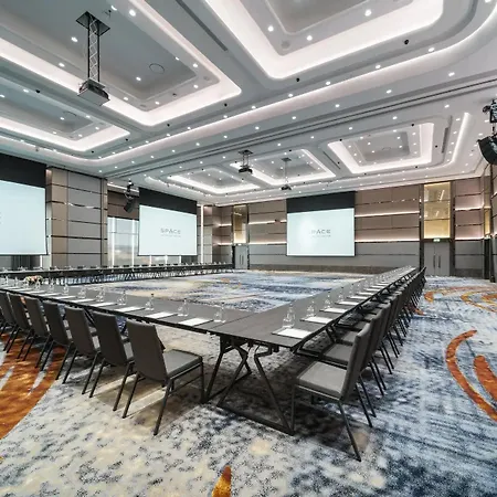 Grande Centre Point Space 5*