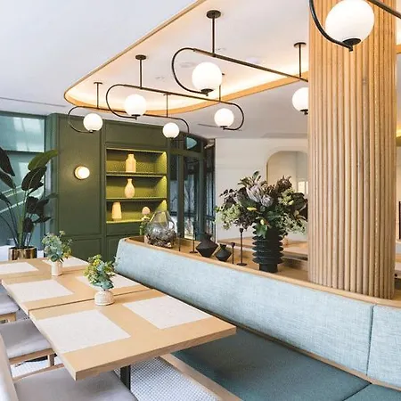 Health Land & โรงแรม