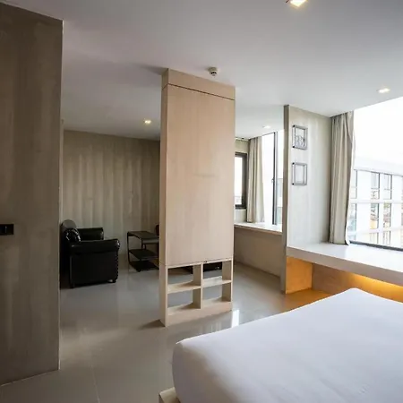 Hotel B2 South