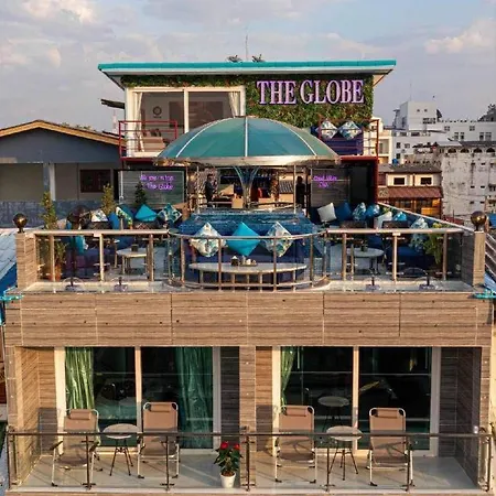 โรงแรม The Globe Hotel, Bar & Restaurant 3*