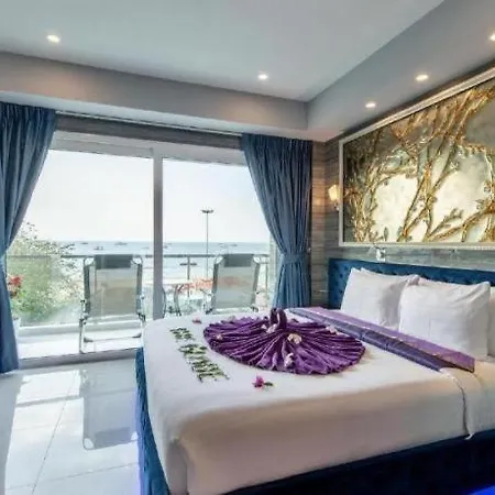 The Globe Hotel, Bar & Restaurant Hotel