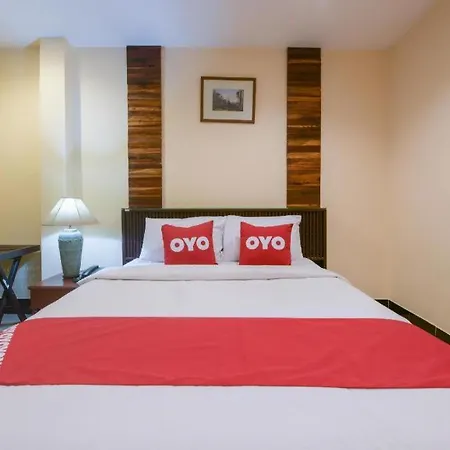 Hotel Oyo 324 Deedan 2*
