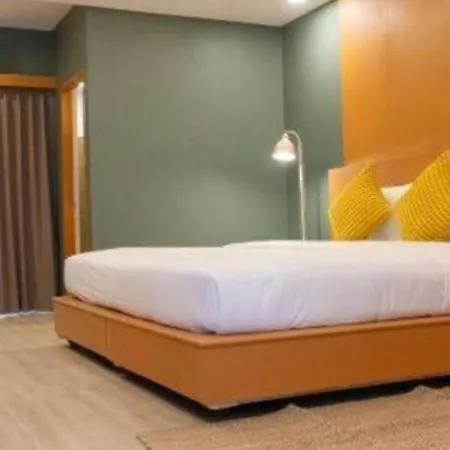 Oyo 1126 Curve Boutique Hotel 3*