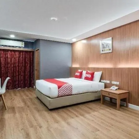 Oyo 1126 Curve Boutique Hotel 3*