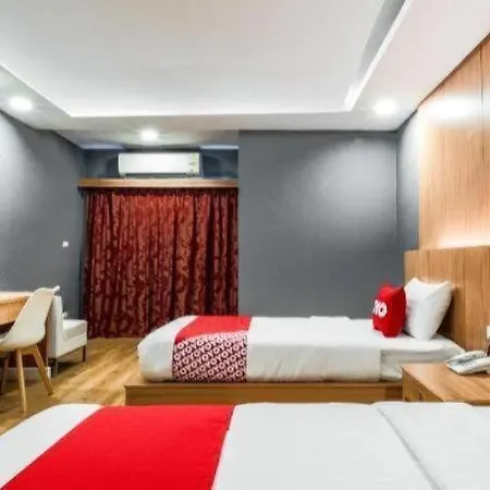 Oyo 1126 Curve Boutique Hotel 3*