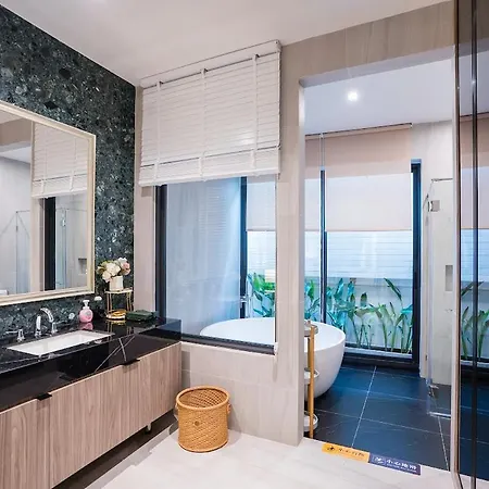 Moon 5-bedroom Luxury Pool Villa Pattaya