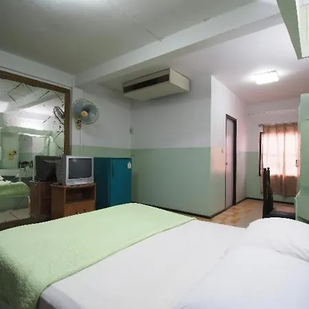 Hotel Oyo 1003 Naklua House 3*