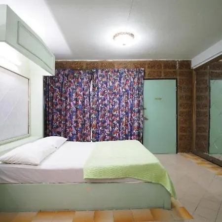 Oyo 1003 Naklua House
