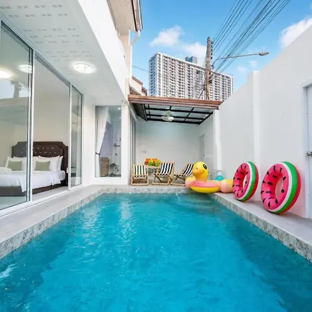 3 Bedroom Pool Royal Park Village Pattaya