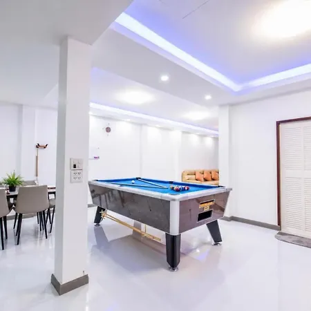 3 Bedroom Pool Royal Park Village Villa