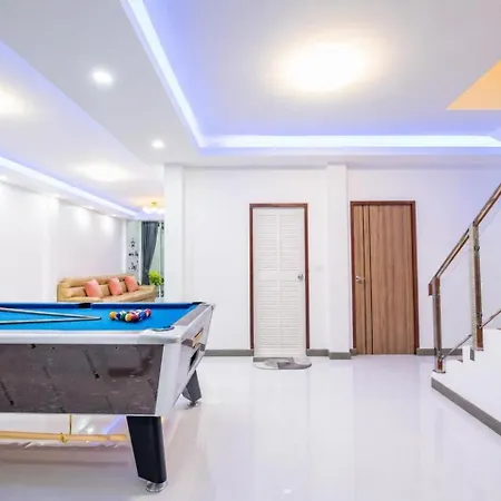 3 Bedroom Pool Royal Park Village Villa Pattaya