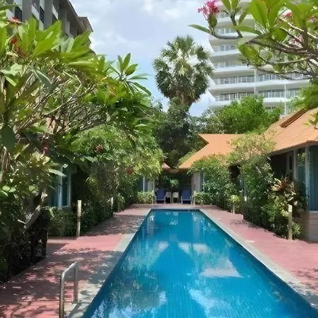 Bb House 3*