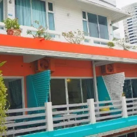 Bb House 3*