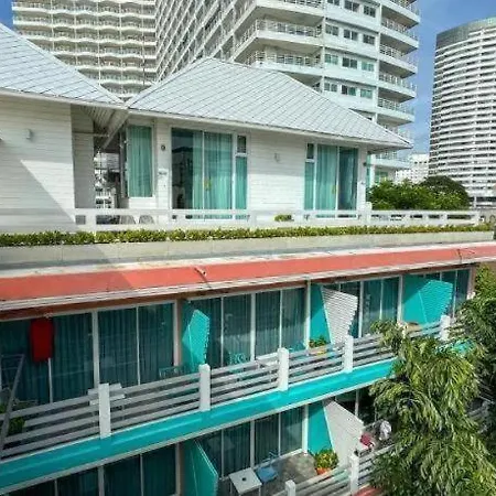 Bb House 3*