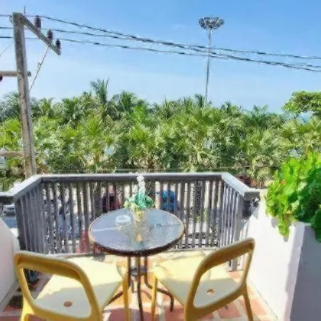 Bb House 3*
