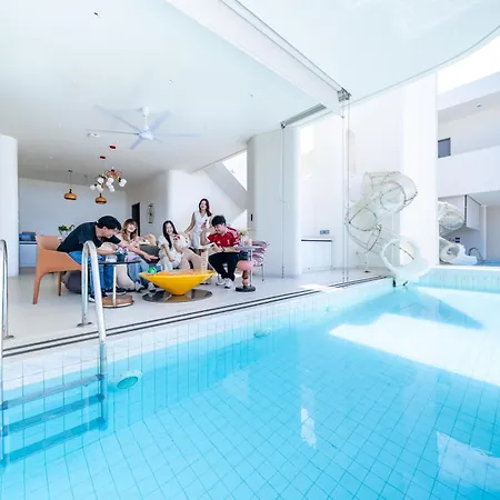 Happyhouse *
