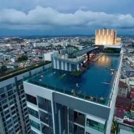 The Base Seaview Apartment *