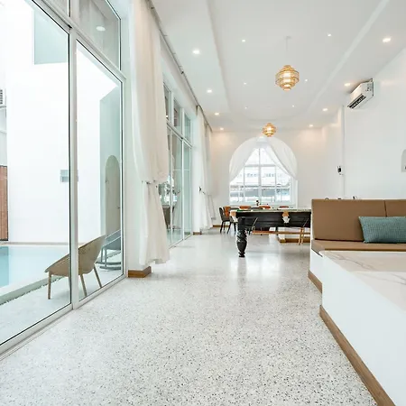 Villa Downtown Oasis Pool Villa A *