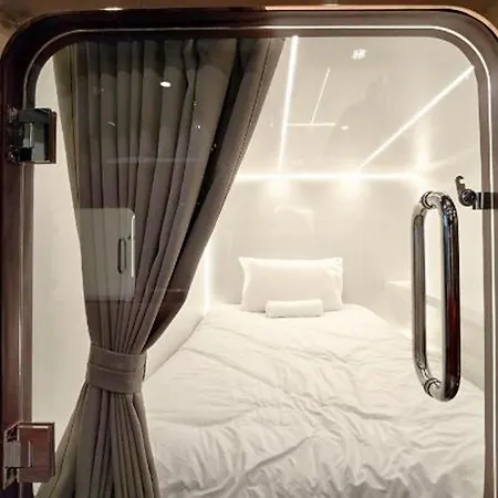 Capsule hotel The Rich Cafe &