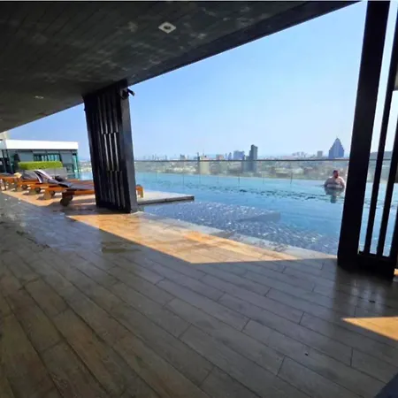 The Base Seaview *